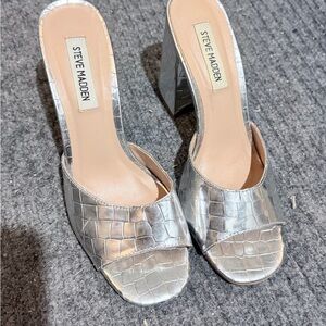 Steve Madden Alaya Sandal in Silver Croc